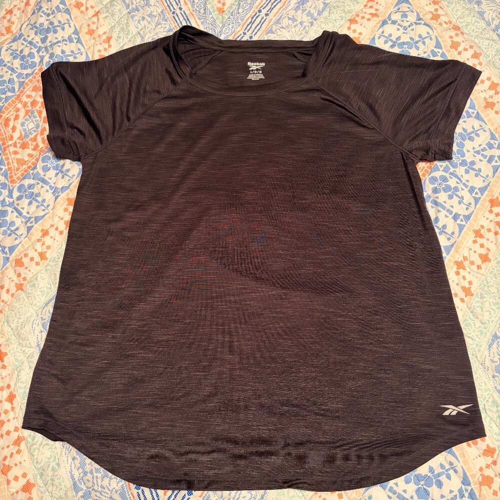 REEBOK  WORKOUT SHIRT AND ATHLETIC WORKOUT PANTS BUNDLE